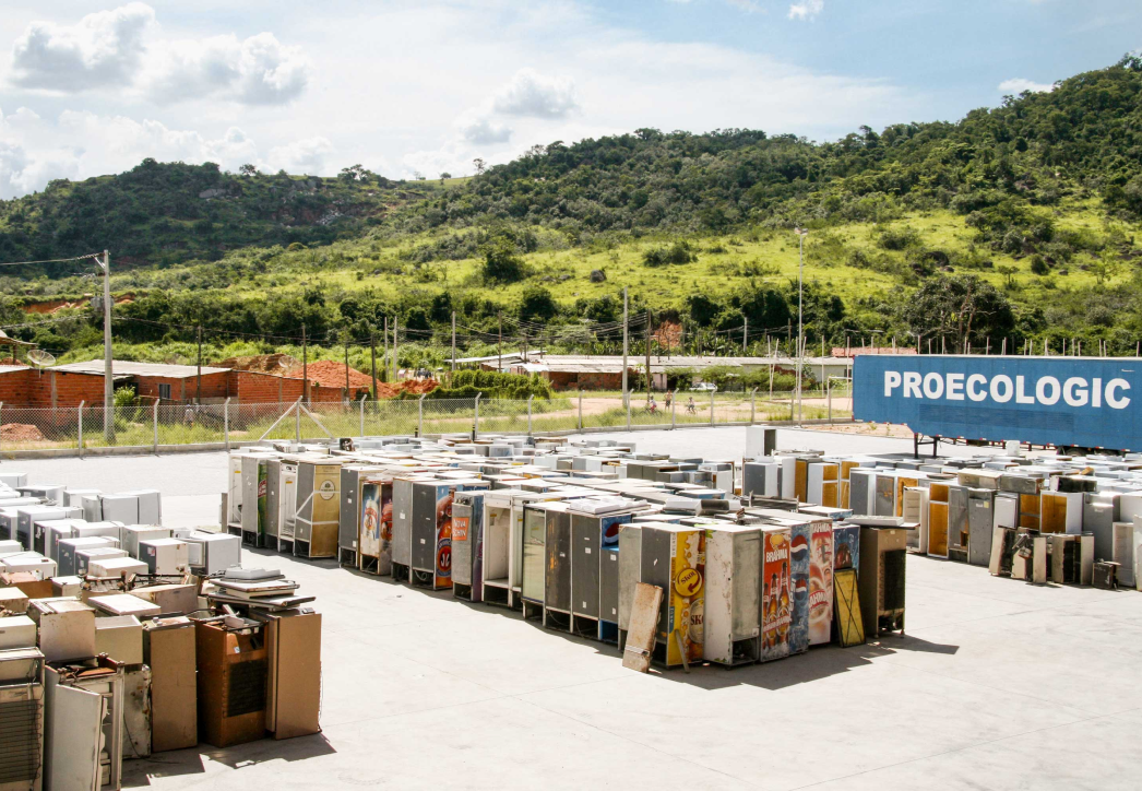 Pro recyceltem Kühlschrank vernichten wir durchschnittlich bis zu 1 Tonne CO2 -Äquivalente und verhindern, dass diese in die Atmosphäre gelangen. 