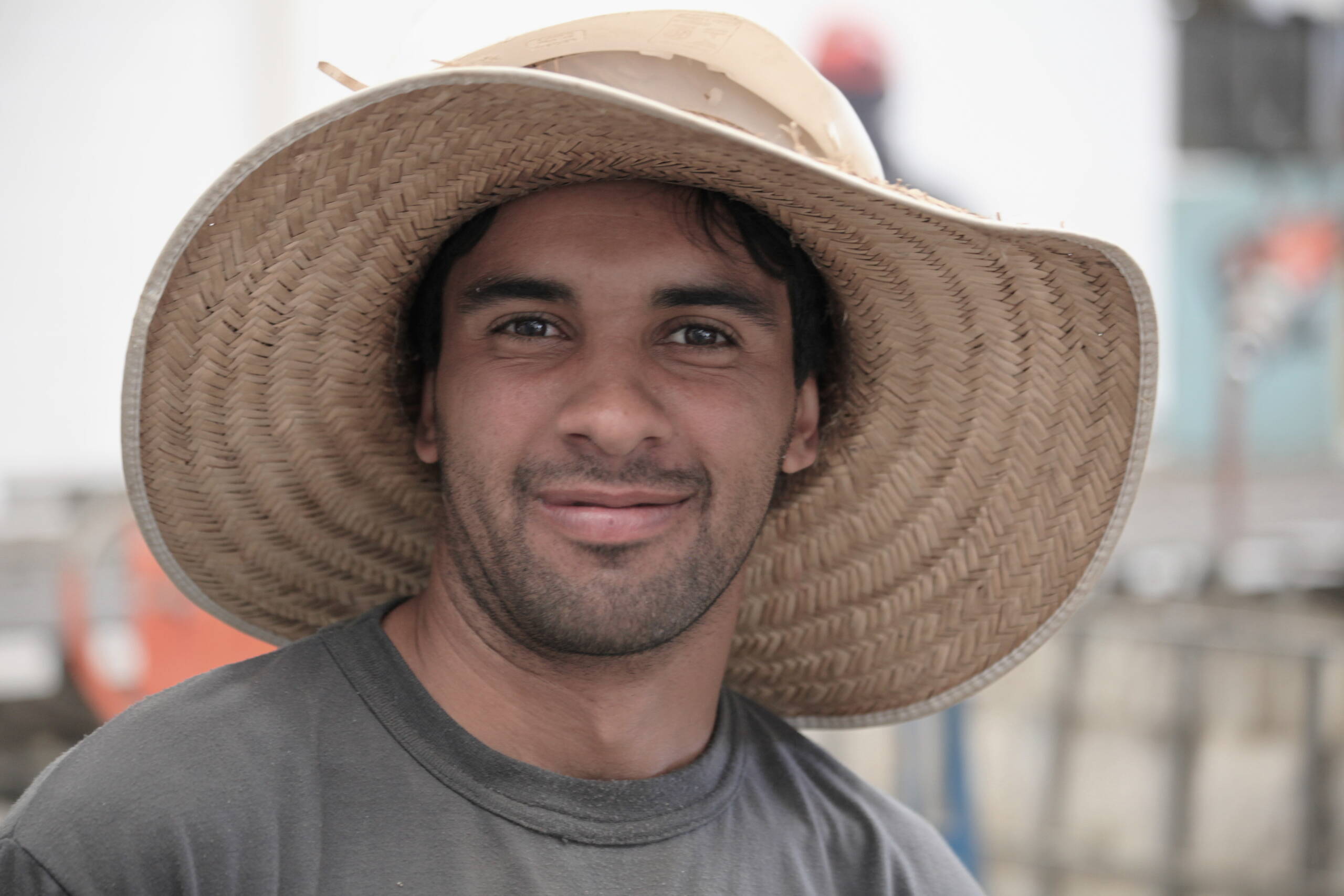 gesicht1_edited.jpg Zufriedener Mitarbeiter in der Recyclinganlage